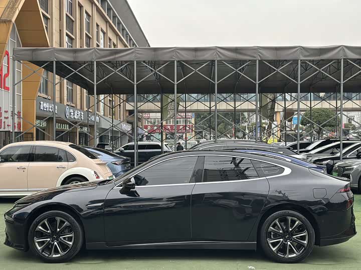 Фото 3 - XPeng P7