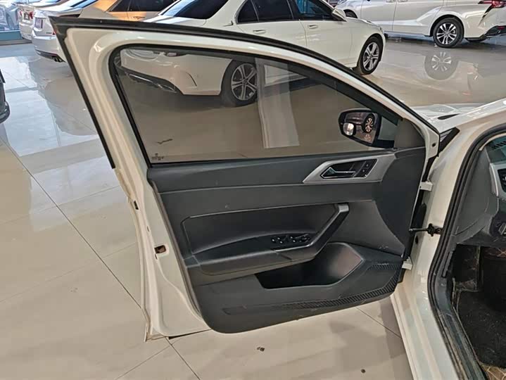 Фото 7 - Volkswagen Polo