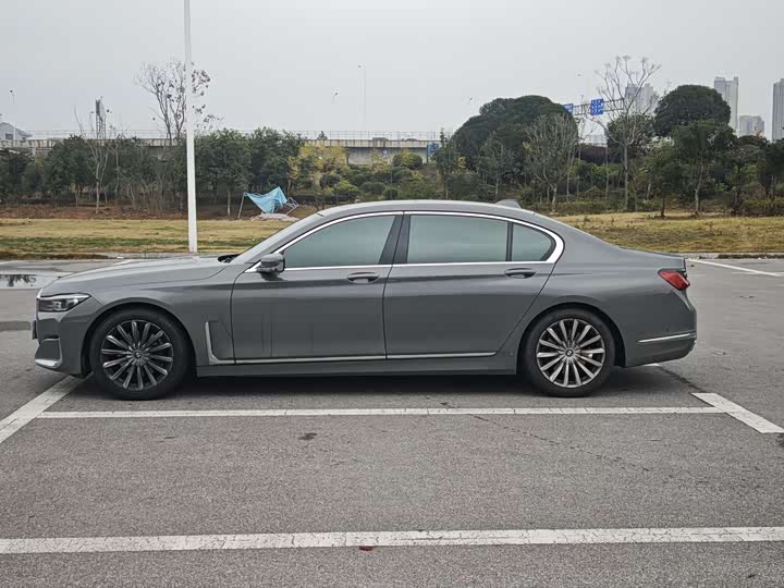Фото 2 - BMW 7 Series