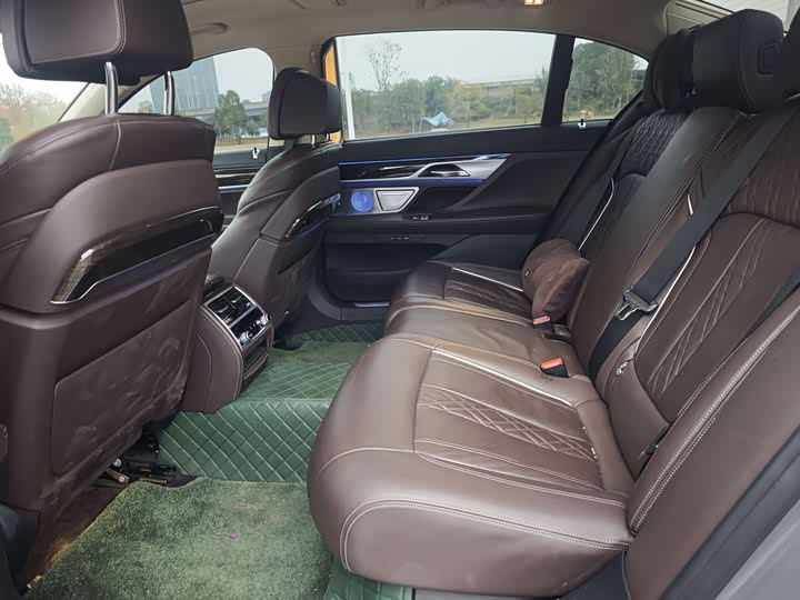 Фото 8 - BMW 7 Series