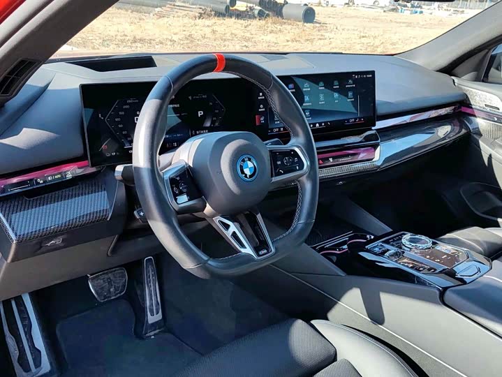 Фото 8 - BMW i5