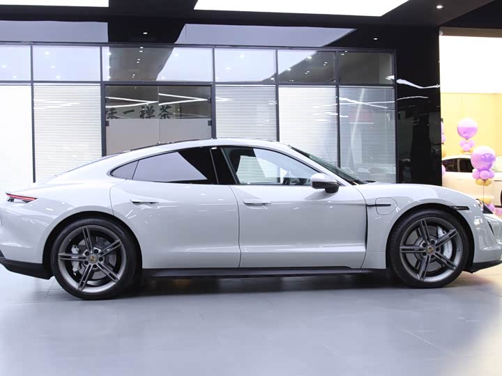 Фото 3 - Porsche Taycan