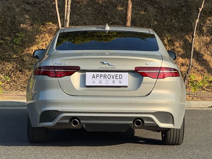 Фото 9 - Jaguar XE L