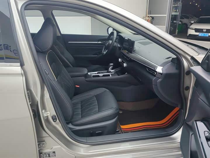 Фото 8 - Nissan Teana