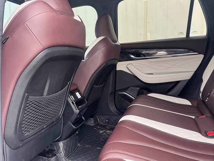 Фото 8 - Geely Monjaro