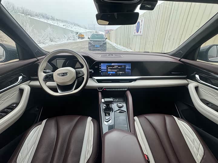 Фото 9 - Geely Monjaro