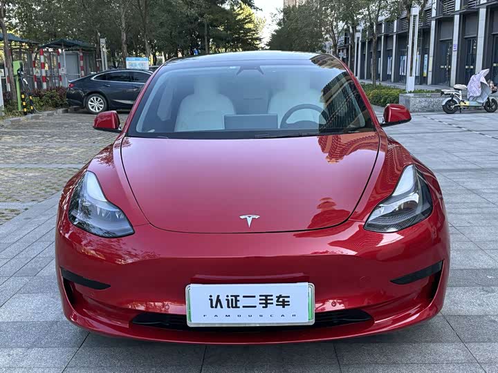 Фото 2 - Tesla Model 3