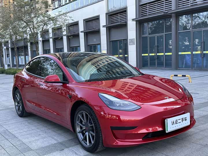 Фото 3 - Tesla Model 3