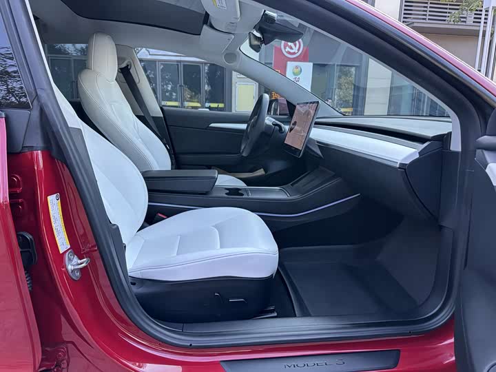 Фото 6 - Tesla Model 3