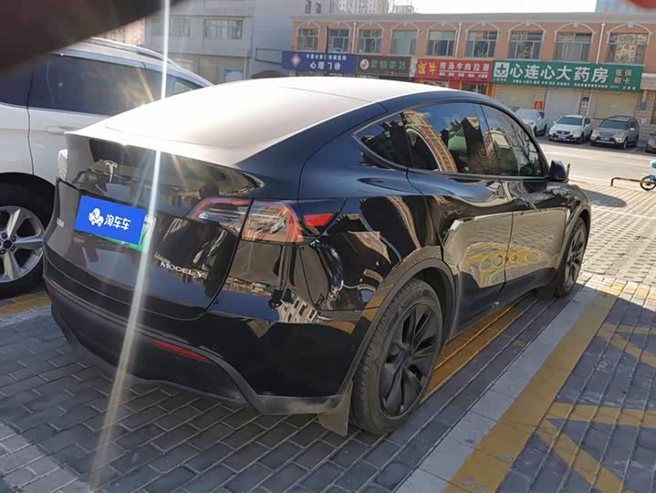 Фото 3 - Tesla Model Y