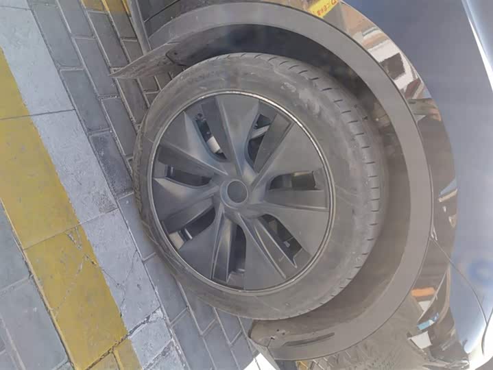 Фото 6 - Tesla Model Y