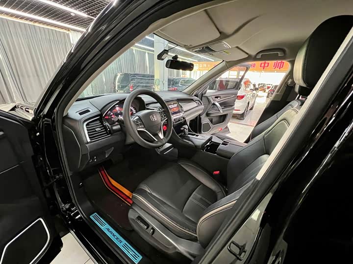 Фото 9 - Honda Avancier