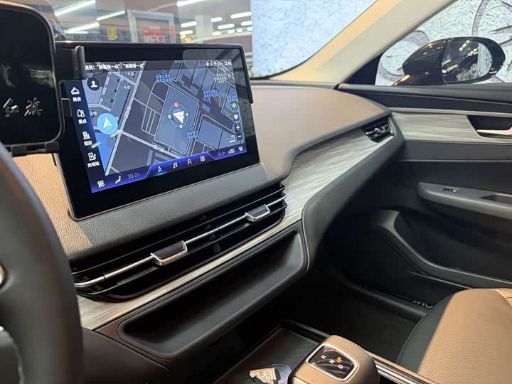 Фото 7 - Hongqi E-QM5