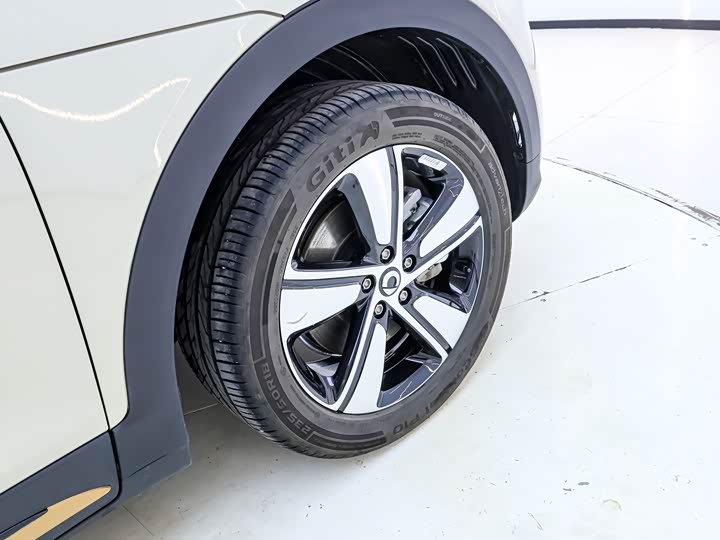 Фото 9 - Smart #1