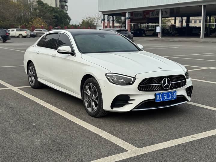 Фото 3 - Mercedes-Benz E-Class