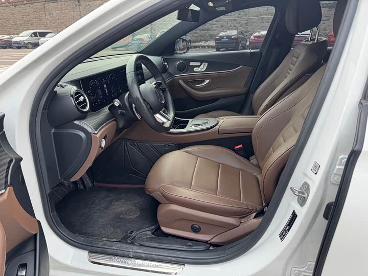 Фото 4 - Mercedes-Benz E-Class