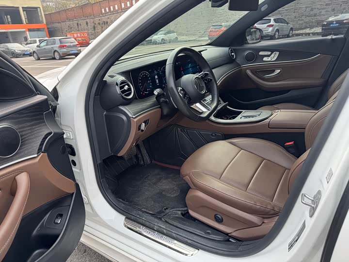 Фото 5 - Mercedes-Benz E-Class