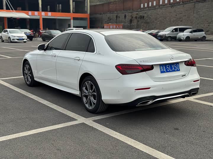 Фото 9 - Mercedes-Benz E-Class