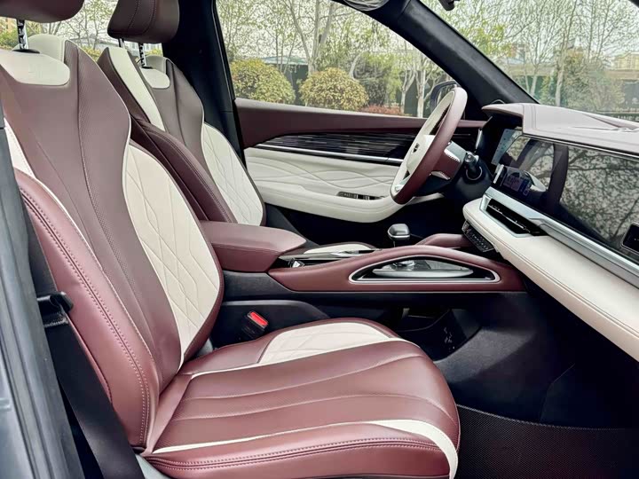 Фото 6 - Geely Monjaro