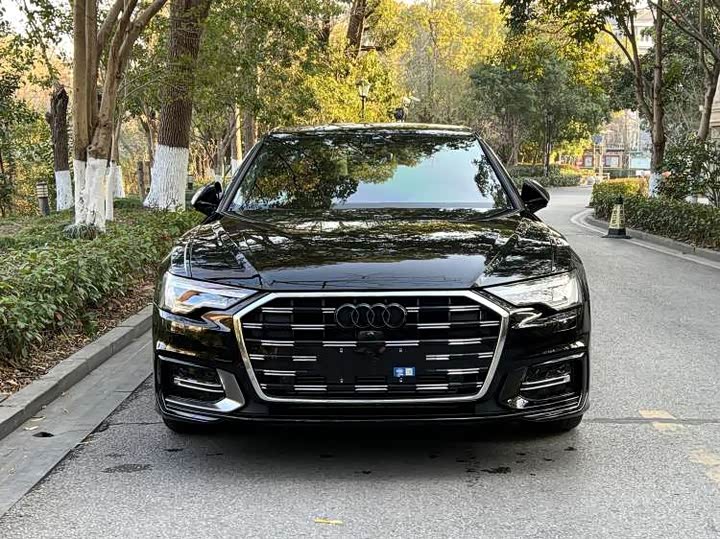 Фото 2 - Audi A6L