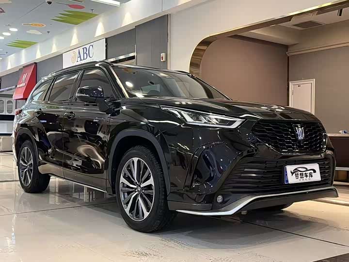 Фото 3 - Toyota Crown Kluger