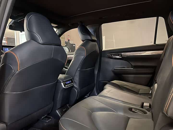 Фото 6 - Toyota Crown Kluger