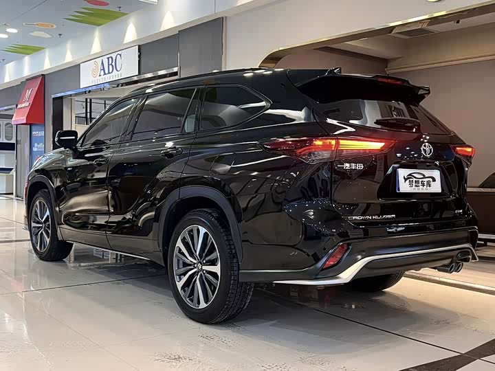 Фото 7 - Toyota Crown Kluger