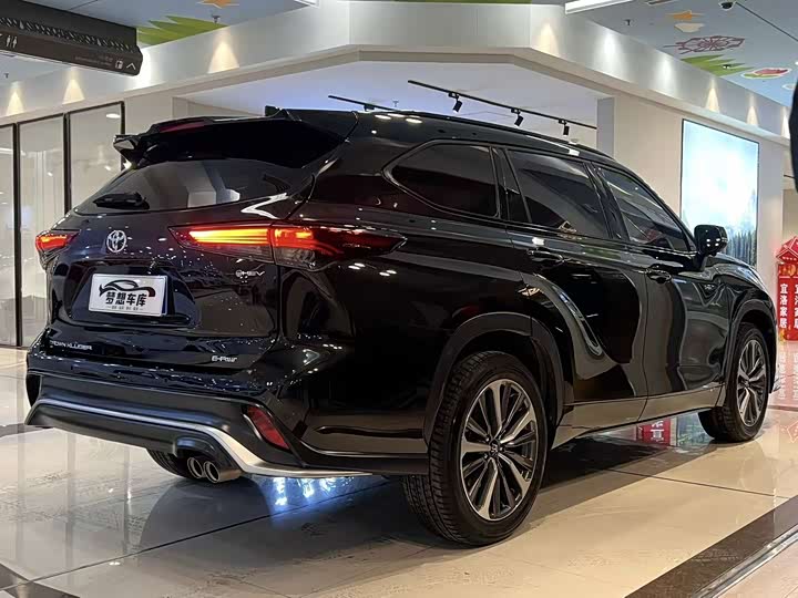 Фото 9 - Toyota Crown Kluger