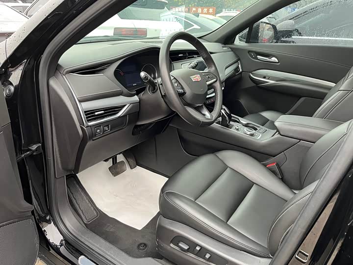 Фото 4 - Cadillac XT4