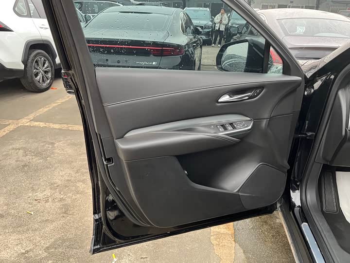 Фото 5 - Cadillac XT4