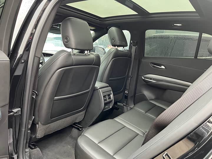 Фото 6 - Cadillac XT4