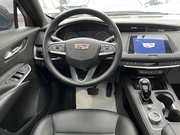 Фото 7 - Cadillac XT4