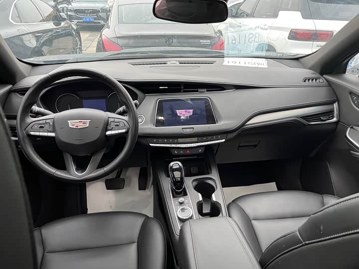 Фото 8 - Cadillac XT4