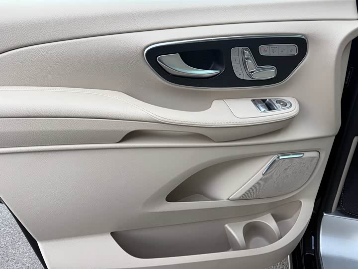 Фото 6 - Mercedes-Benz V-Class