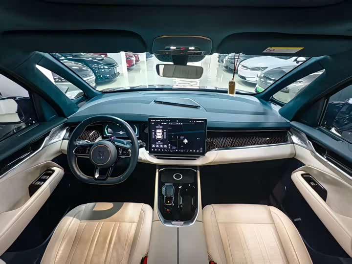 Фото 2 - Zeekr 009