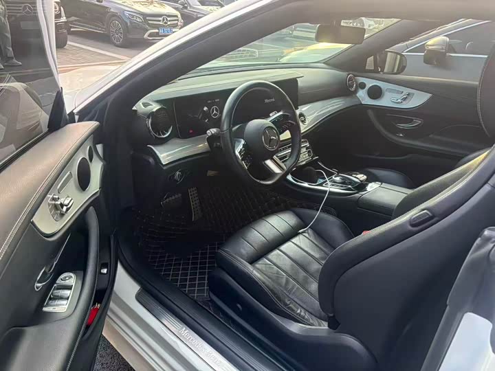 Фото 2 - Mercedes-Benz E-Class