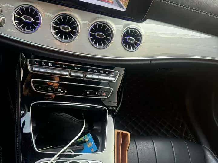 Фото 5 - Mercedes-Benz E-Class