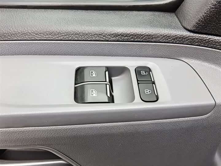 Фото 9 - Maxus V80