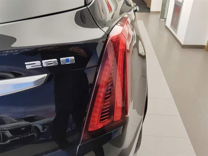 Фото 8 - Cadillac XT5