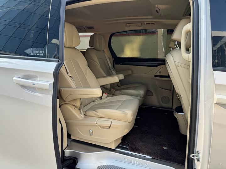 Фото 8 - Buick GL8 ES