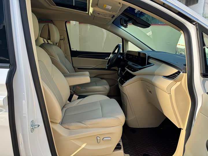 Фото 9 - Buick GL8 ES