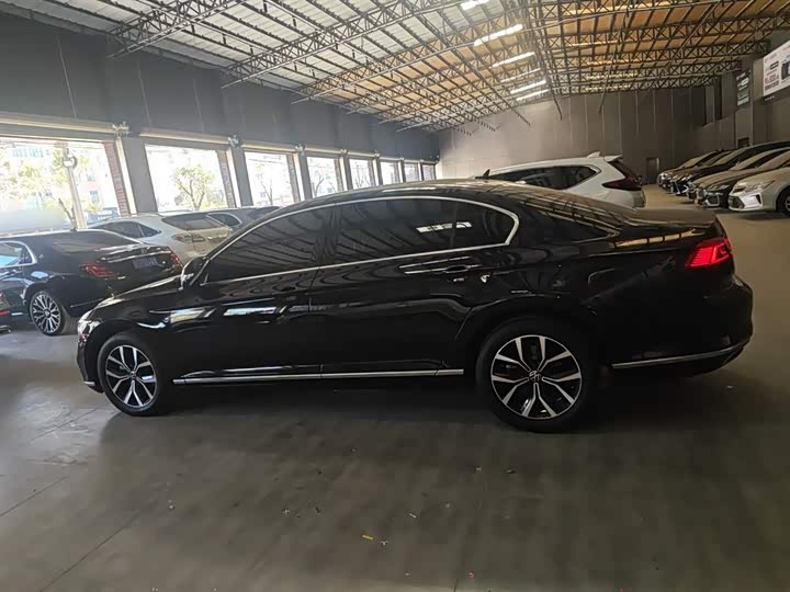 Фото 5 - Volkswagen Magotan