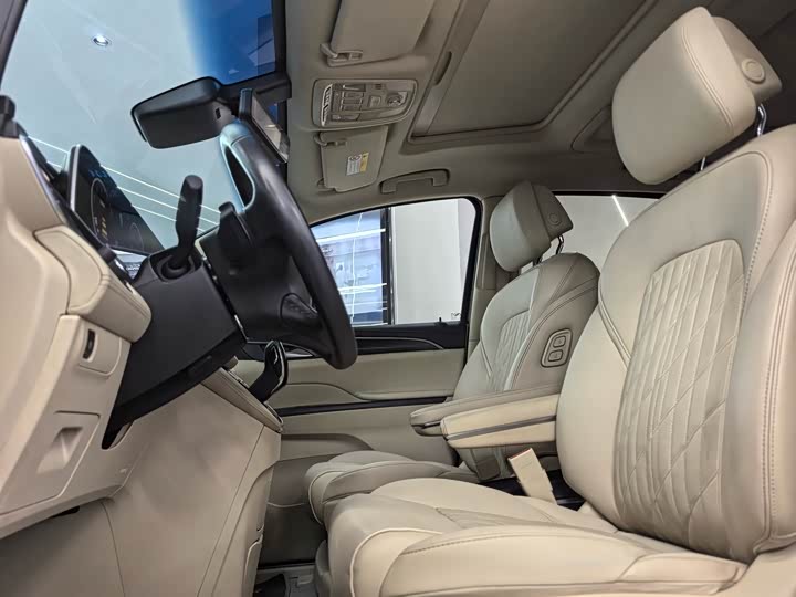 Фото 6 - Buick GL8 ES