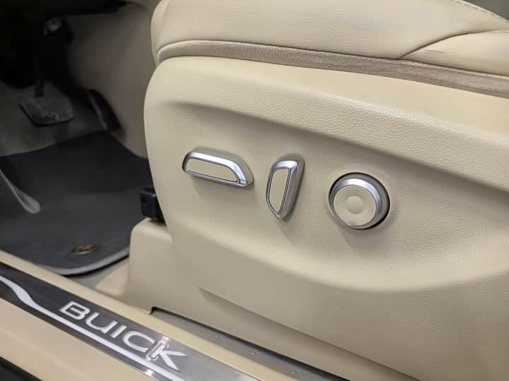 Фото 7 - Buick GL8 ES