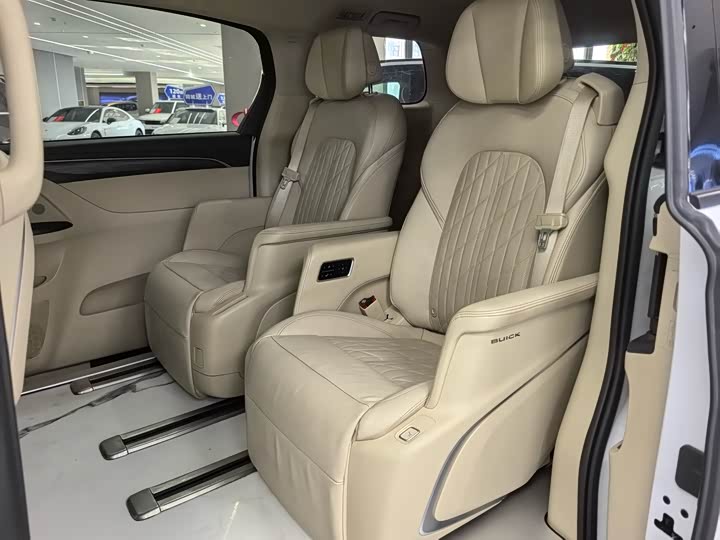 Фото 8 - Buick GL8 ES