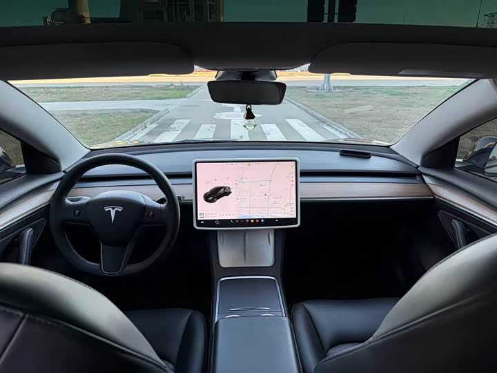 Фото 5 - Tesla Model 3
