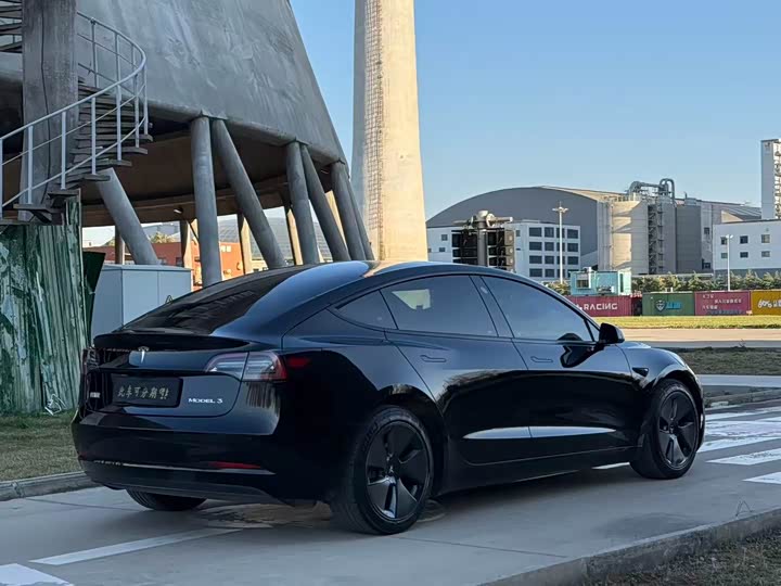 Фото 7 - Tesla Model 3