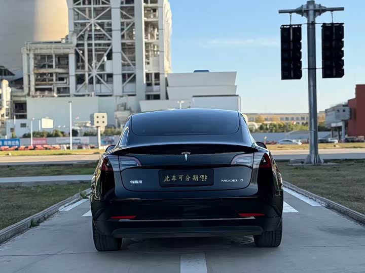 Фото 8 - Tesla Model 3