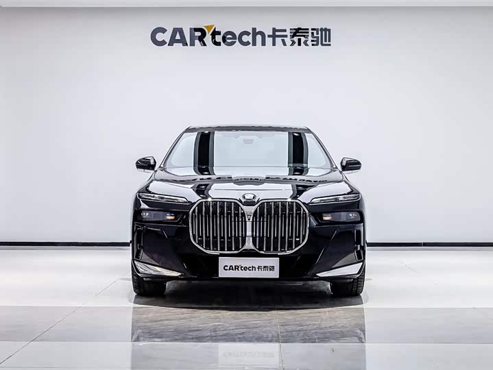 Фото 2 - BMW 7 Series