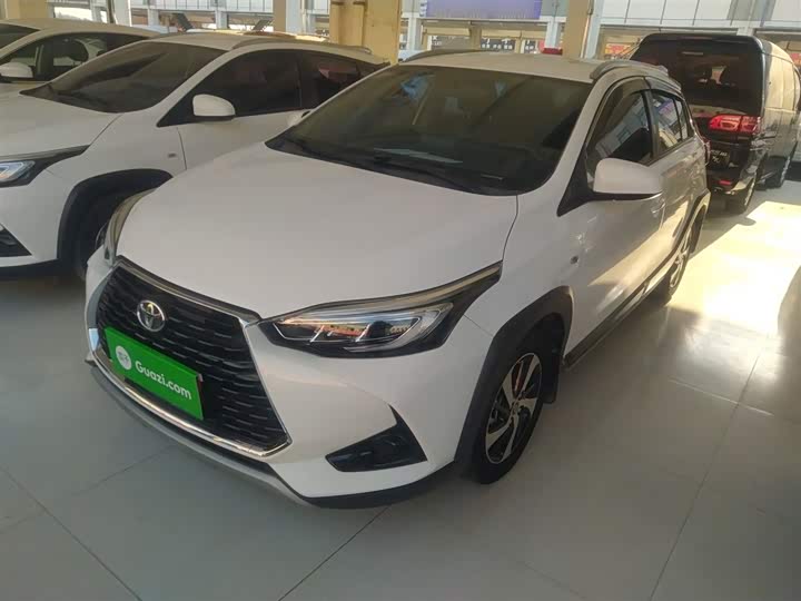 Фото 2 - Toyota Yaris L Hatchback